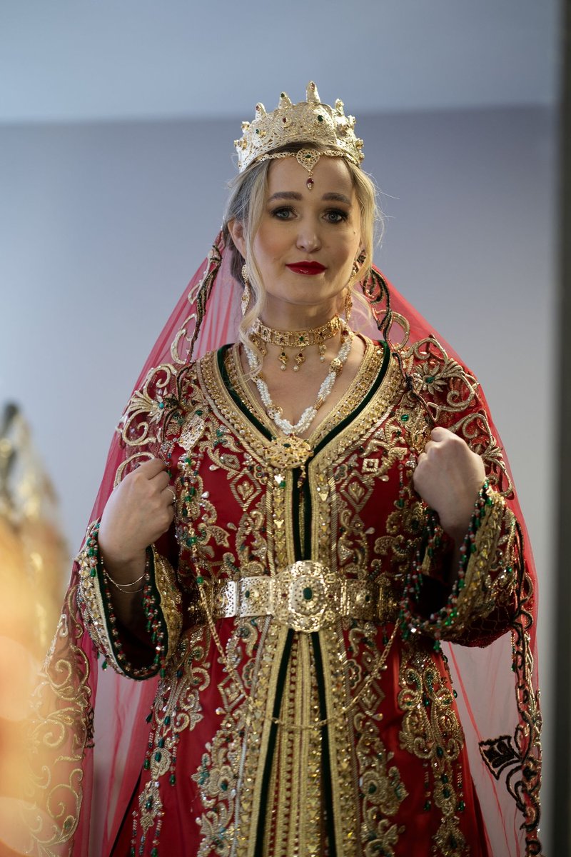 Robe de mariée rouge et or
